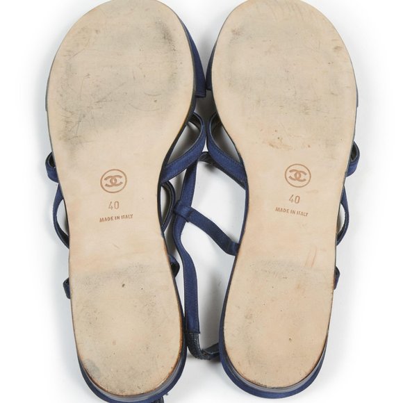 CHANEL SANDALS in navy satin - Picture 2 of 4